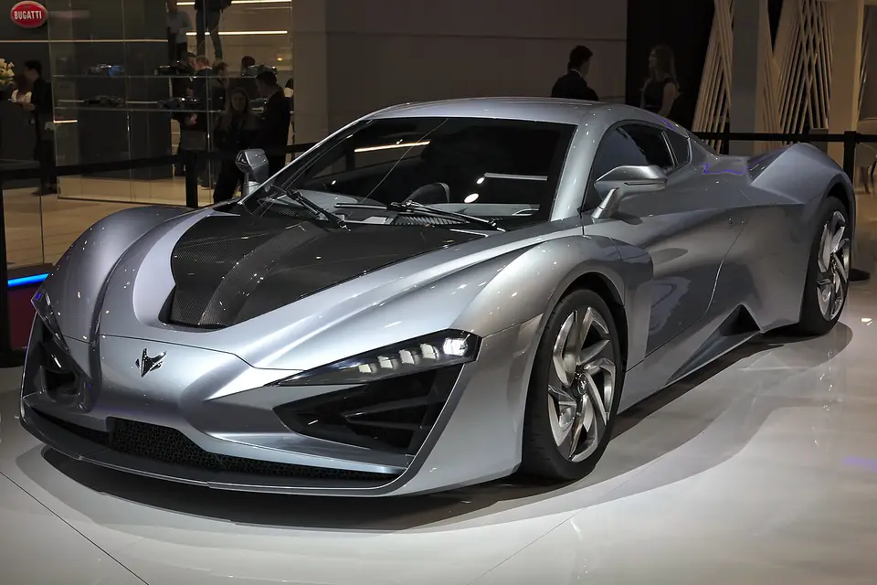Arcfox GT, esportivo elétrico prateado, no Salão de Genebra de 2019